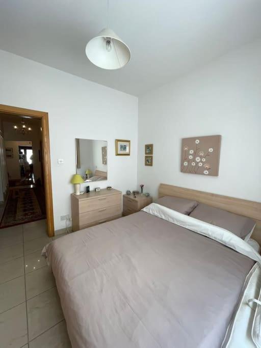 Lovely, Modern, Bright Maisonette. Heart Of スリーマ エクステリア 写真